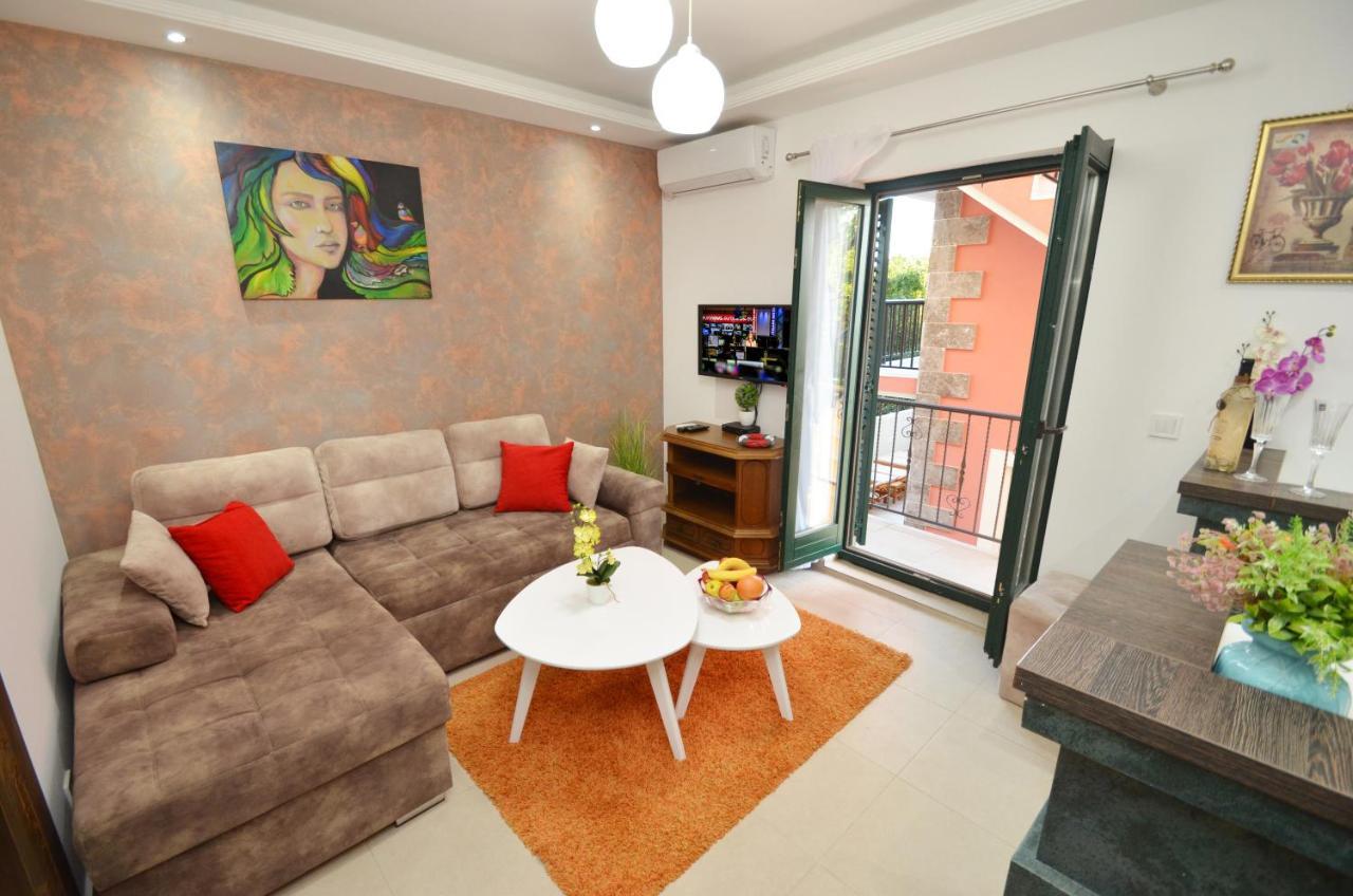 Apartments Lux S 티바트 외부 사진
