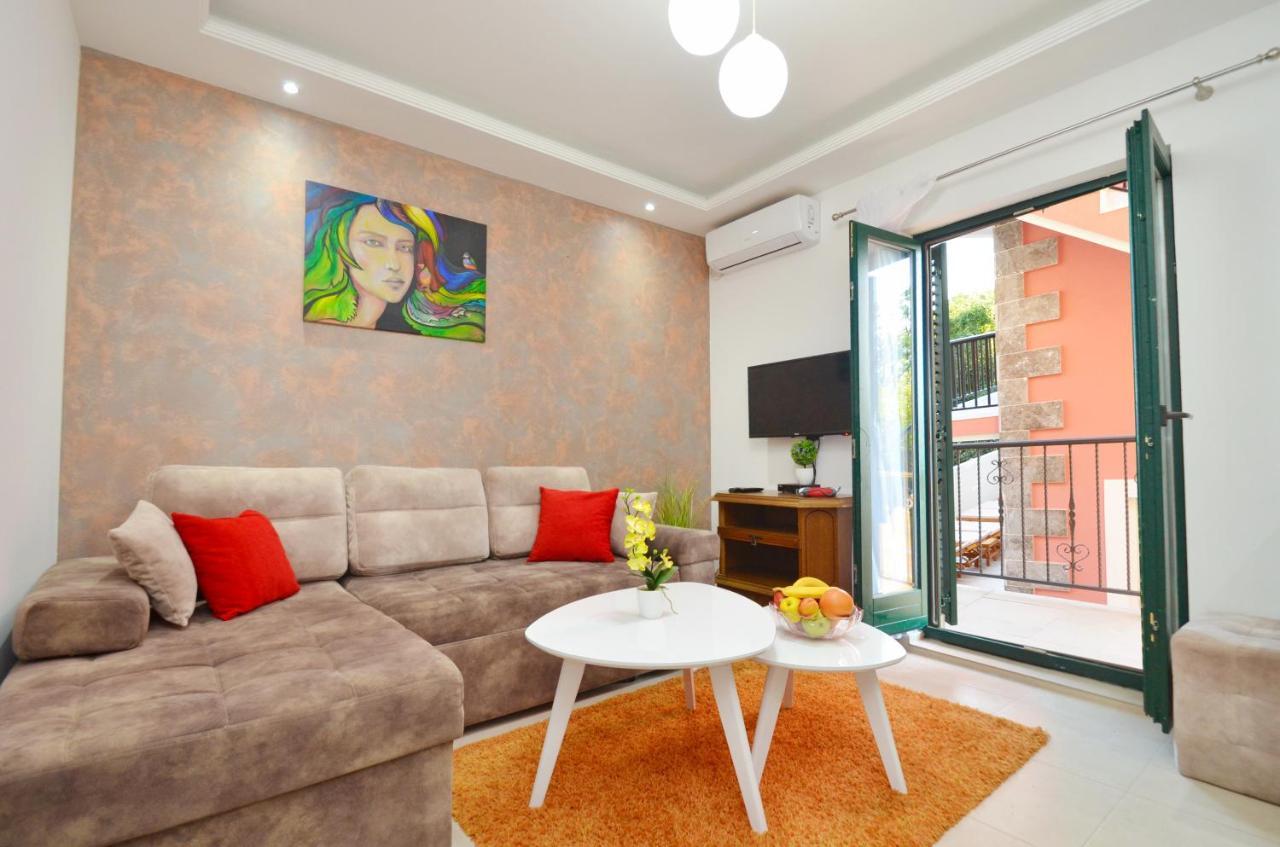 Apartments Lux S 티바트 외부 사진