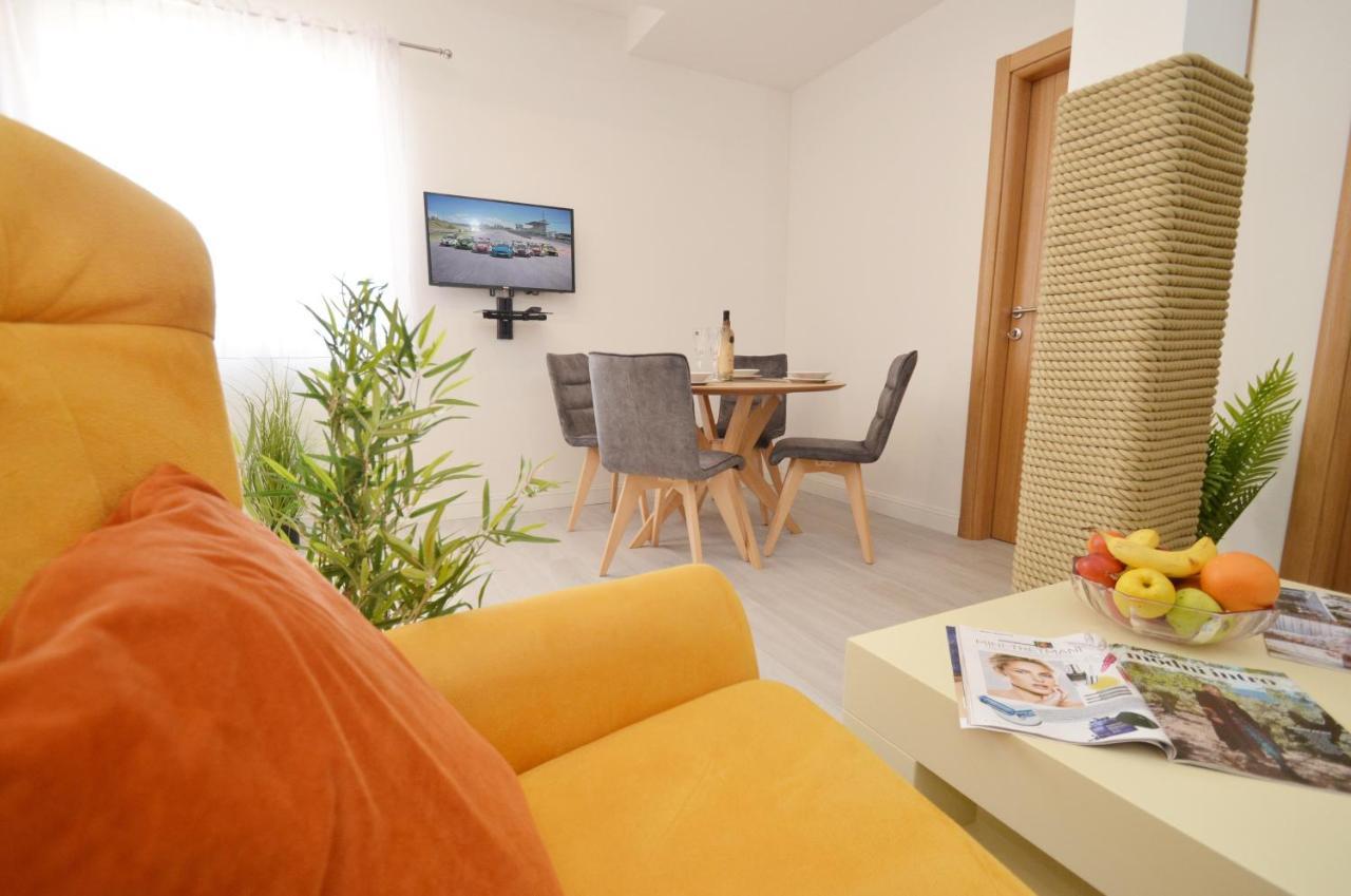 Apartments Lux S 티바트 외부 사진