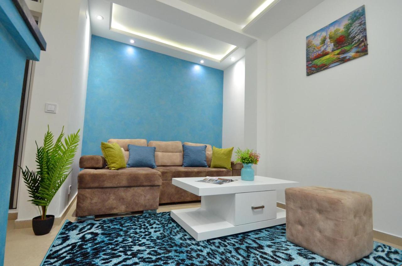 Apartments Lux S 티바트 외부 사진