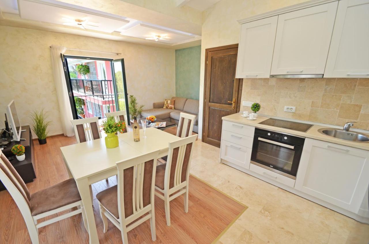 Apartments Lux S 티바트 외부 사진