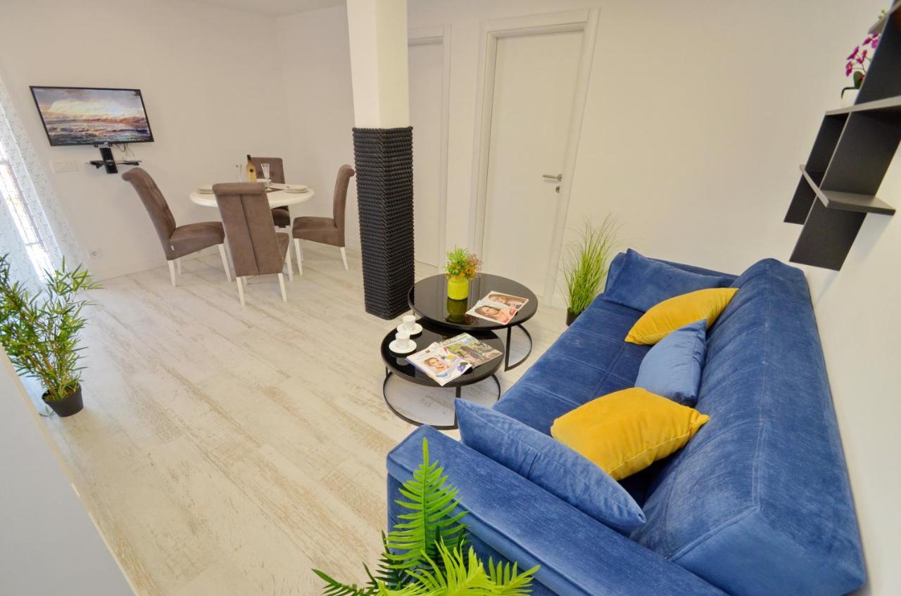 Apartments Lux S 티바트 외부 사진