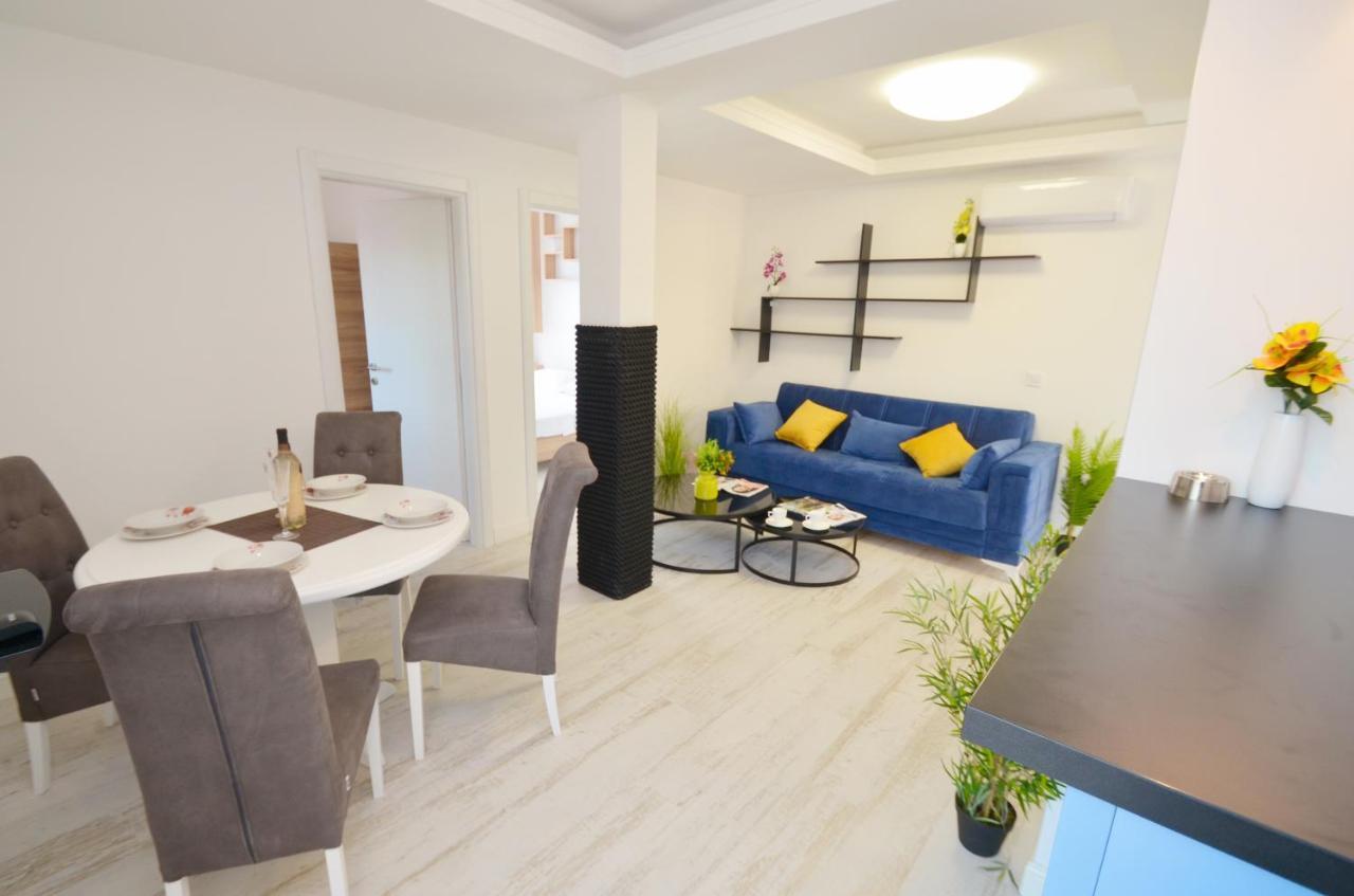 Apartments Lux S 티바트 외부 사진
