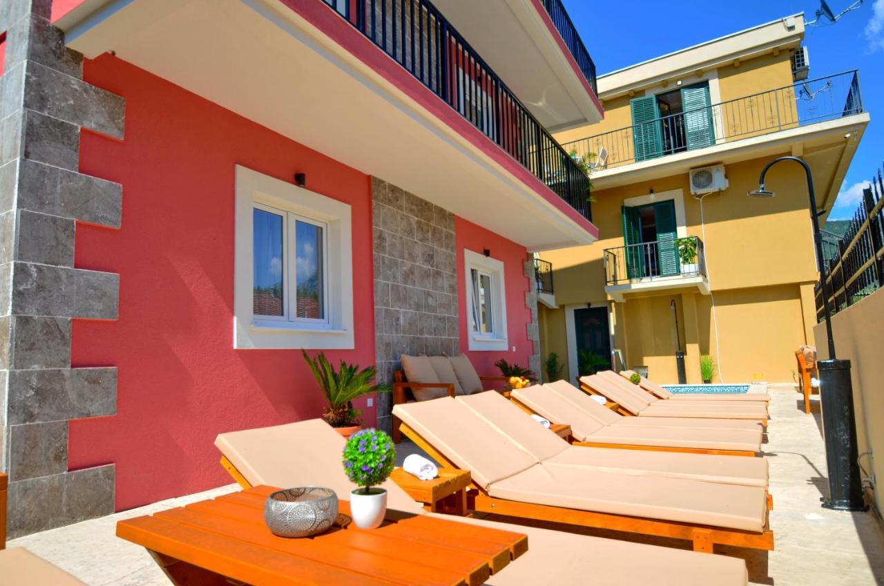 Apartments Lux S 티바트 외부 사진