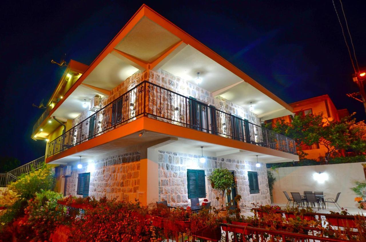 Apartments Lux S 티바트 외부 사진